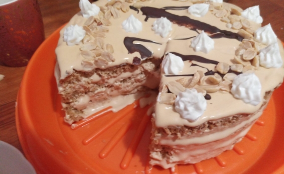 Небоскреб на столе: секреты приготовления праздничного медовика — невероятное наслаждение