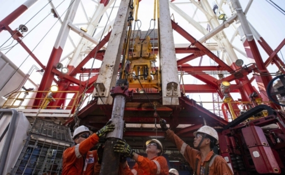 Российские нефтяники гасят долги перед банками, а европейцы спасают потребителей от инфляции через налоги на нефтегазовую ренту Российские нефтяники гасят долги перед банками, а европейцы спасают потребителей от инфляции через налоги на нефтегазовую ренту